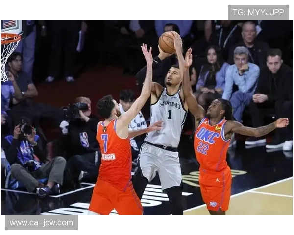 马刺团队协防限制鹈鹕进攻，文班亚马防守面积成战术基石